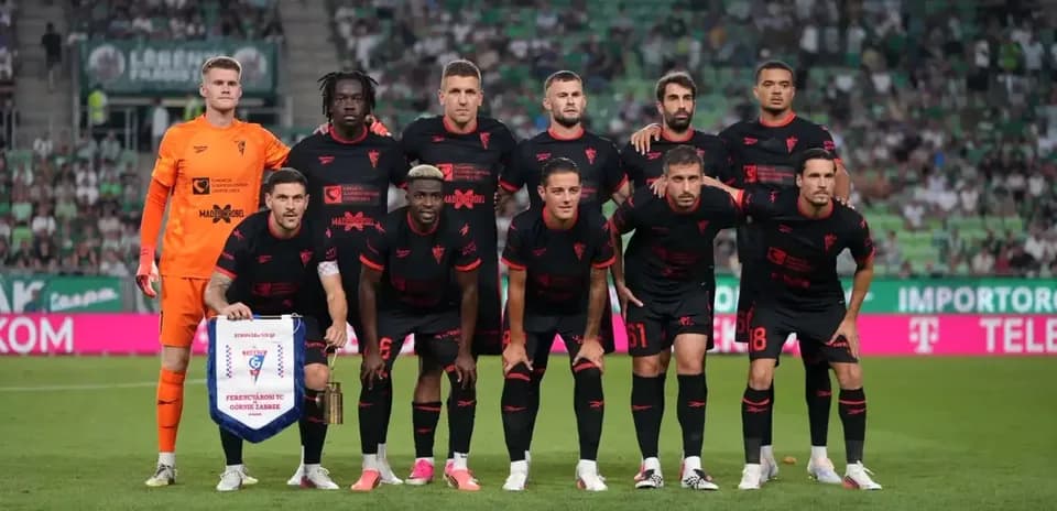 Gornik Zabrze players posing for team photo