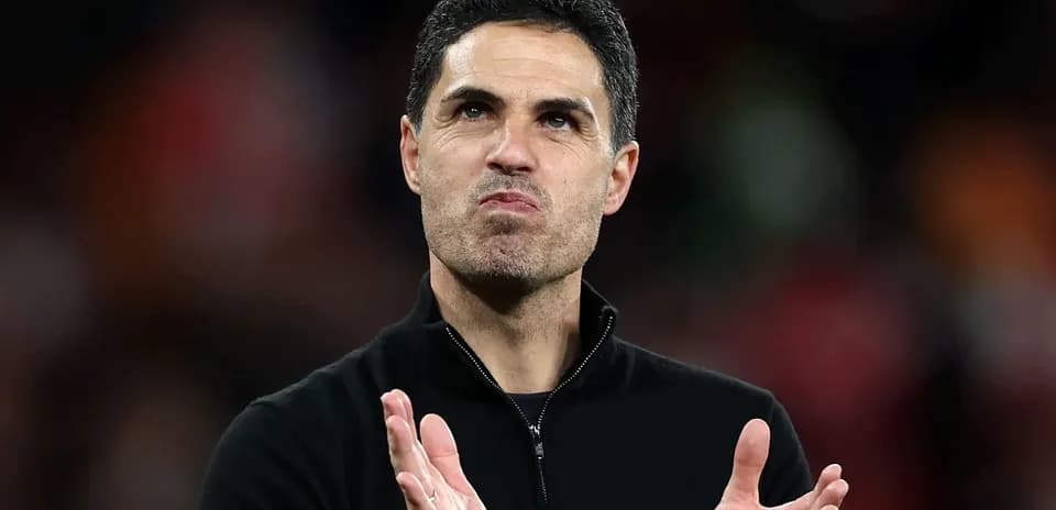 Manager applauding after a match on the sidelines