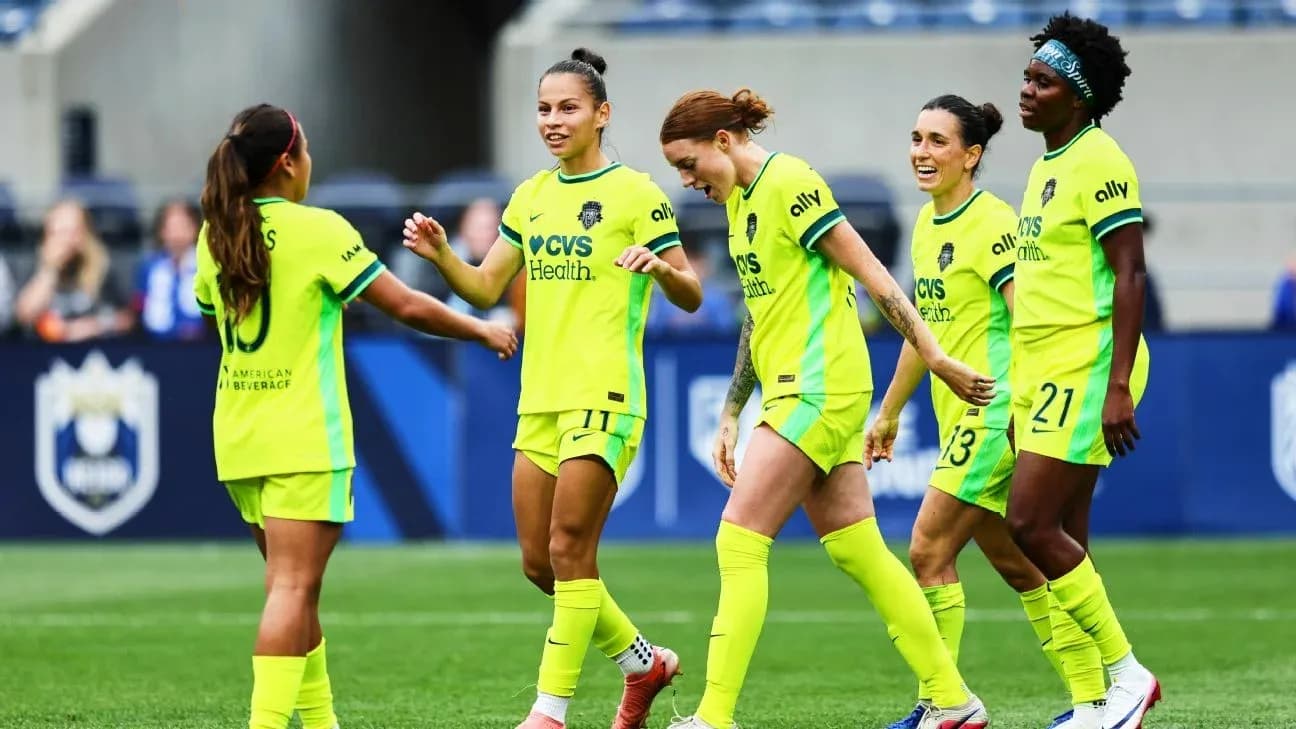 Washington Spirit players celebrating a goal