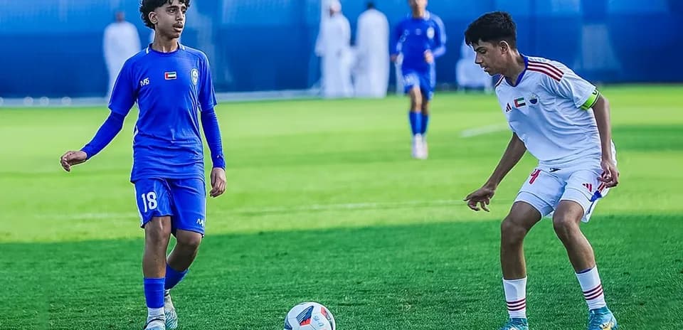 Two players competing in Ittihad Kalba U23 match