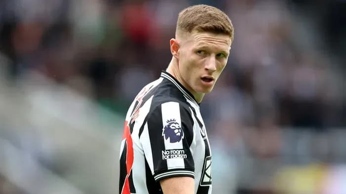 Player in Newcastle United kit during match