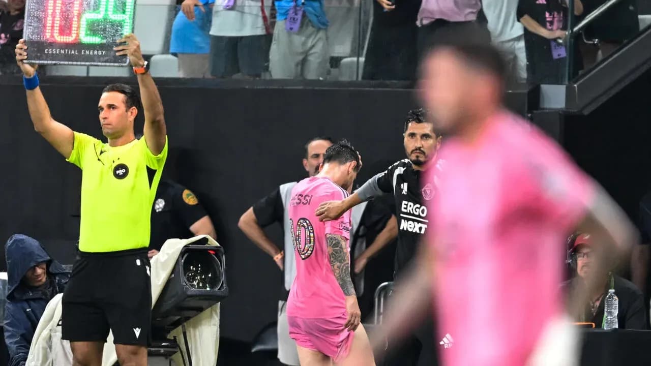 Substitution with Messi exiting the field