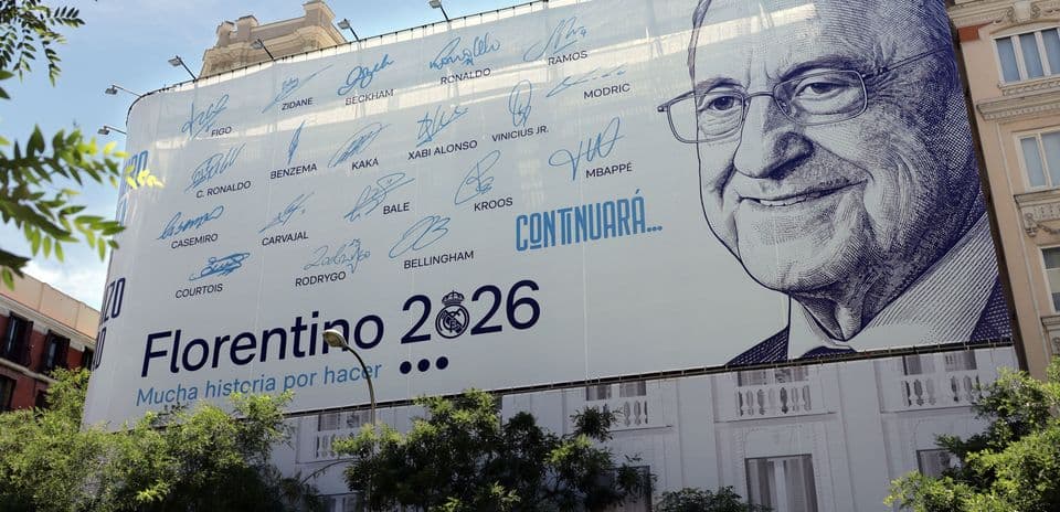 Mural of Florentino Pérez with player signatures