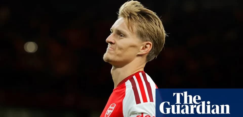 Arsenal player looking contemplative on the pitch