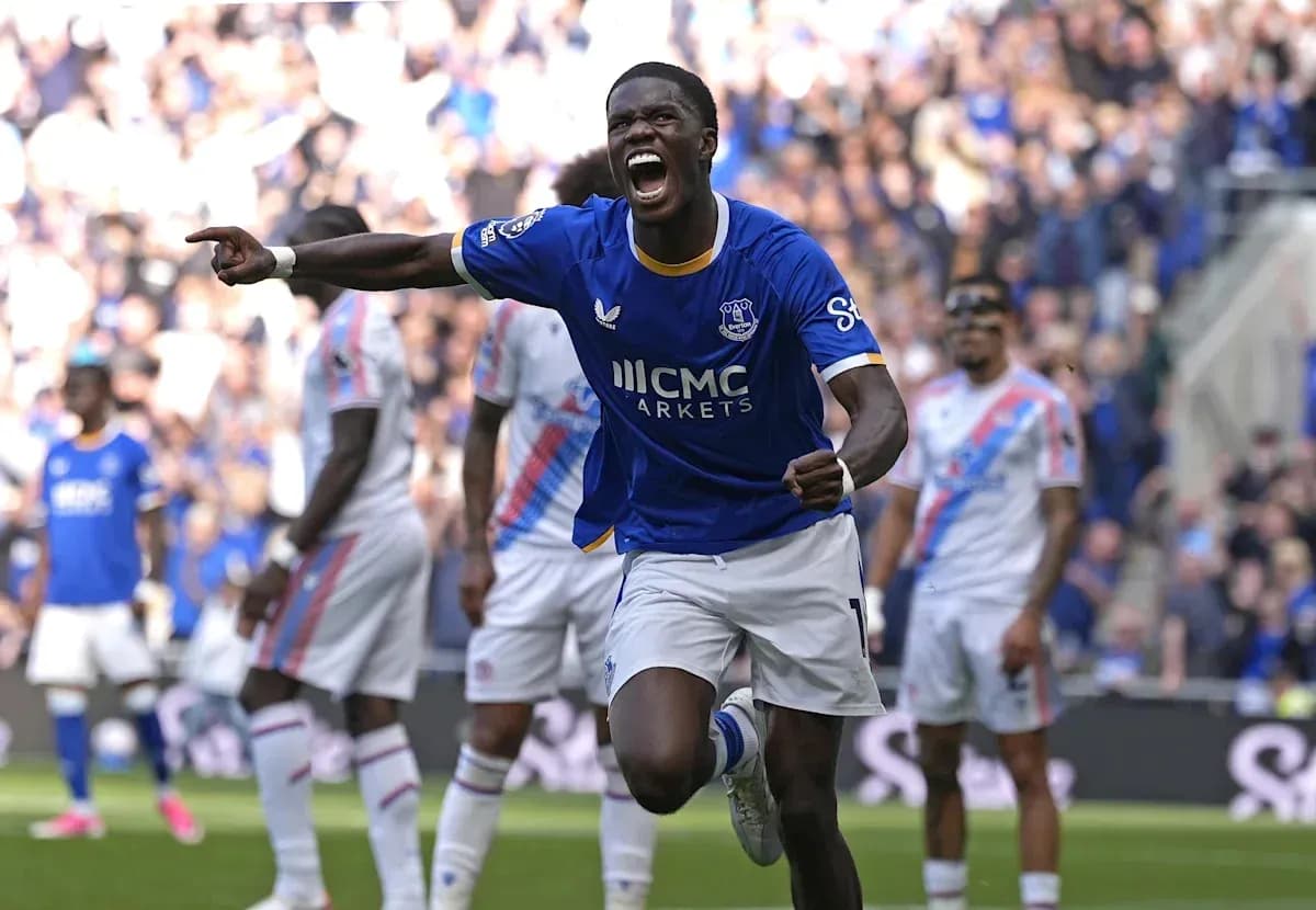 Everton player celebrating after scoring a goal