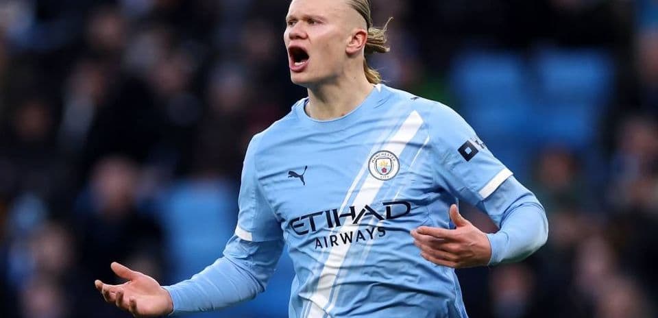 Player celebrating in Manchester City kit on field