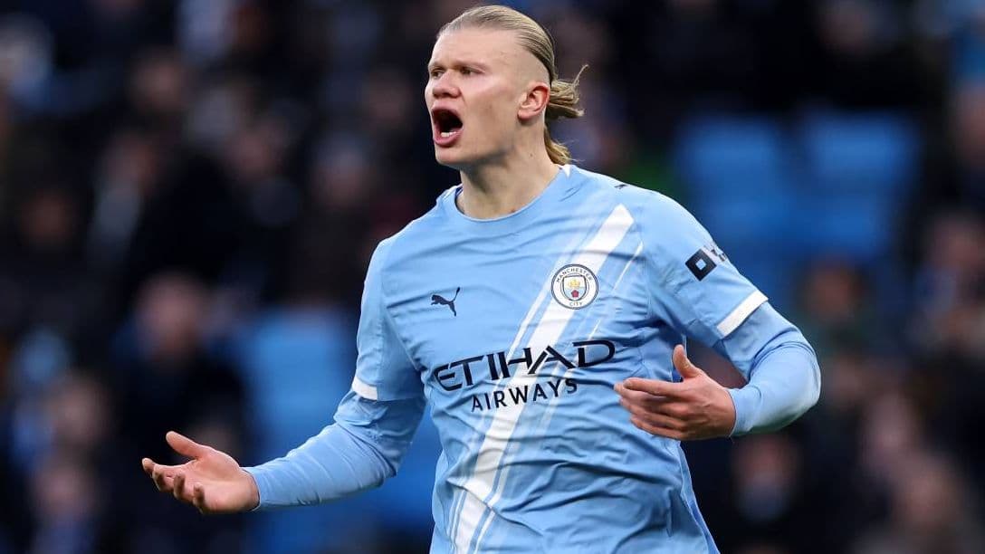 Player celebrating in Manchester City kit on field