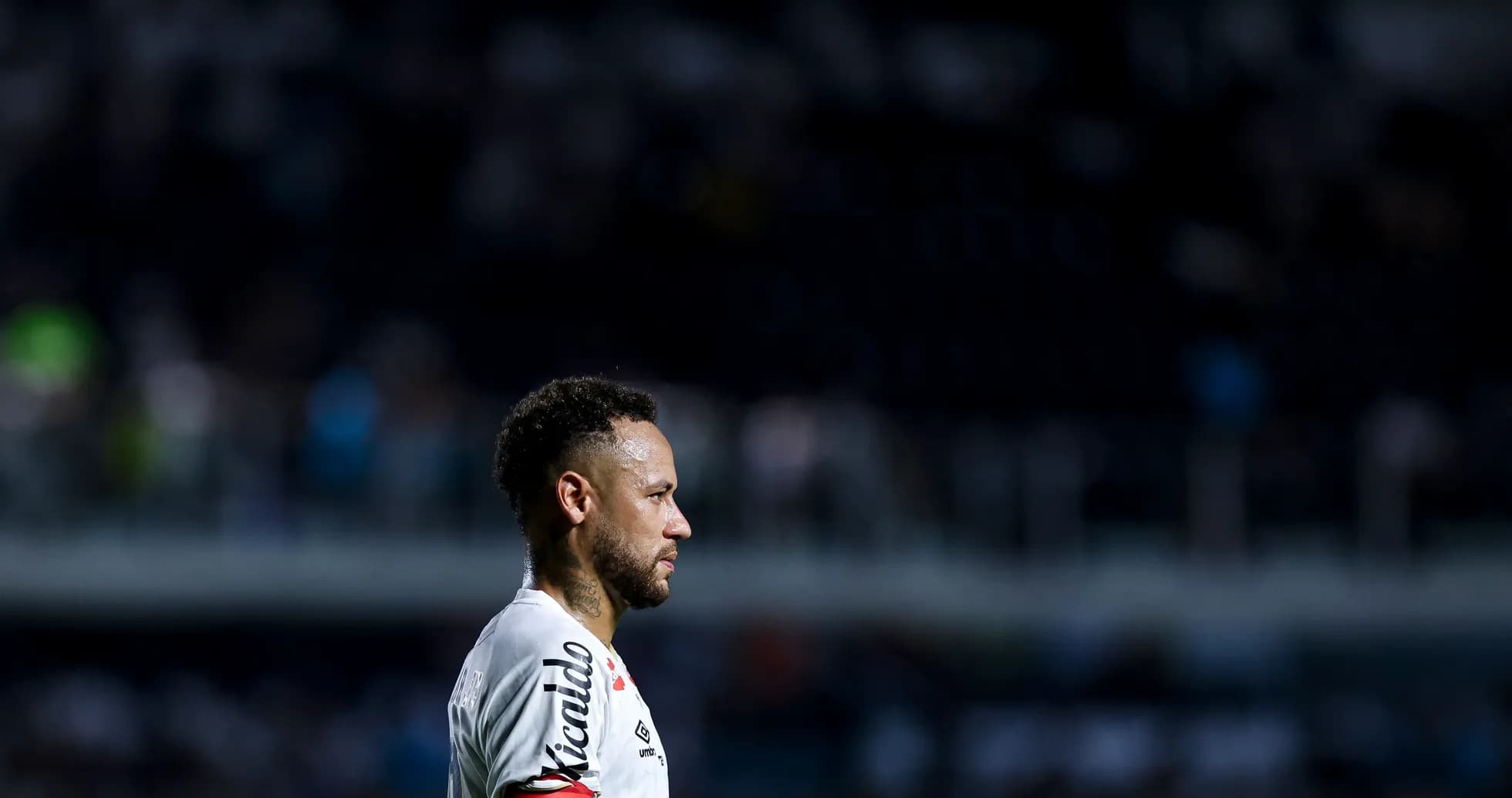 Neymar in profile during a match