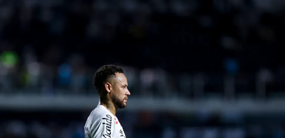 Neymar in profile during a match
