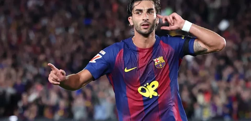 Barcelona player celebrating a goal with fans