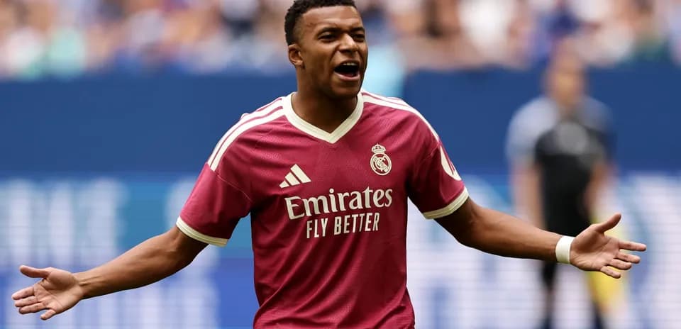 Player celebrating in pink Real Madrid jersey