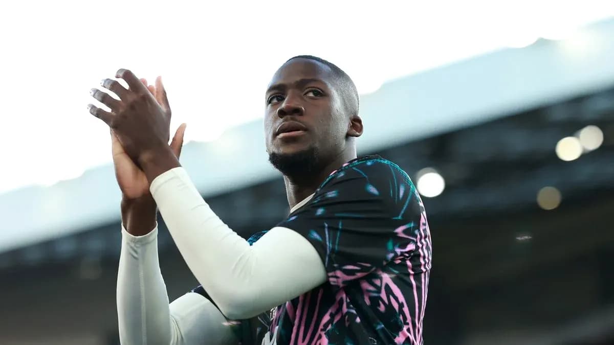 Player applauding fans before the match