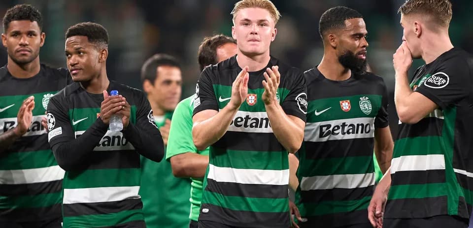Sporting CP players celebrating after match