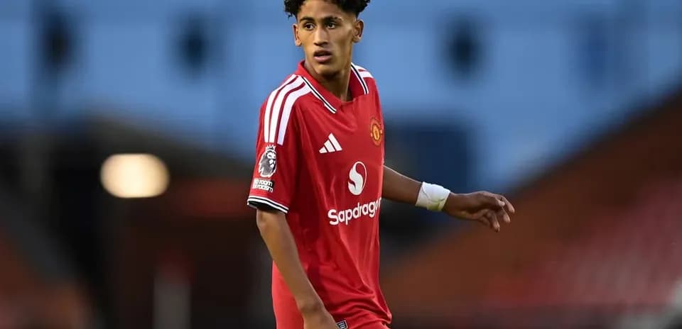 Player in Manchester United jersey during match