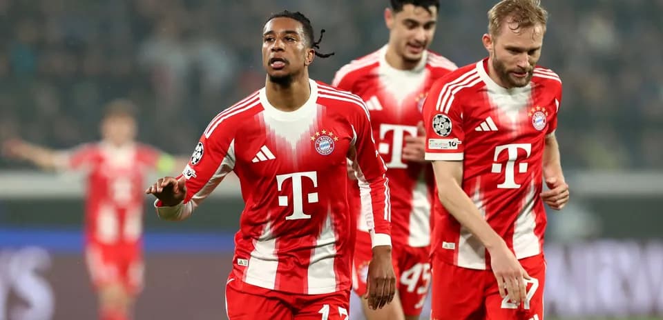 Bayern München players celebrating a goal