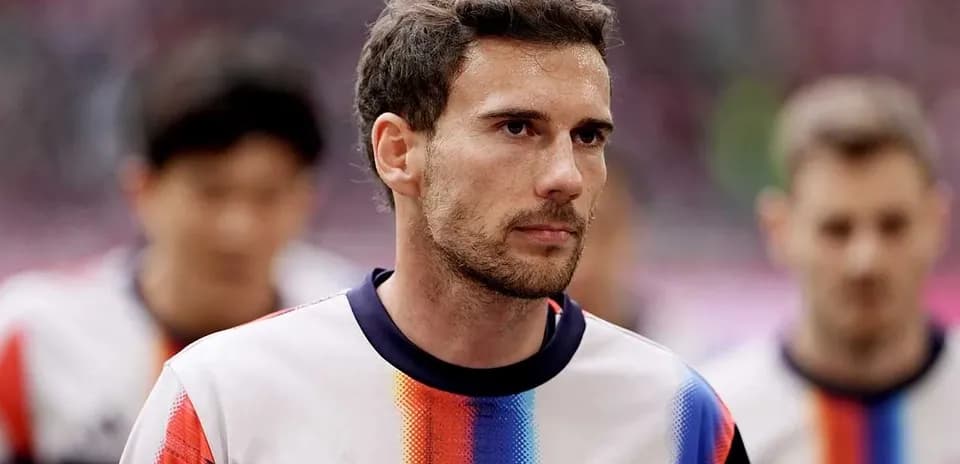 Player in Bayern Munich jersey before the match