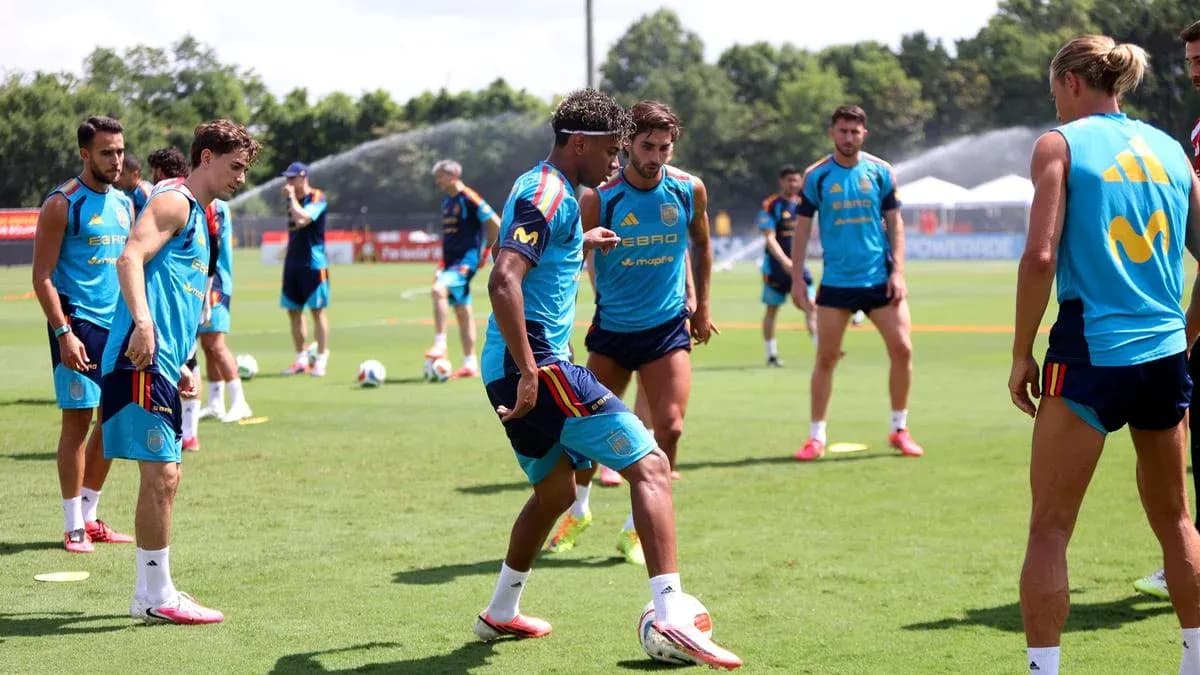 Spain national team players training on the pitch