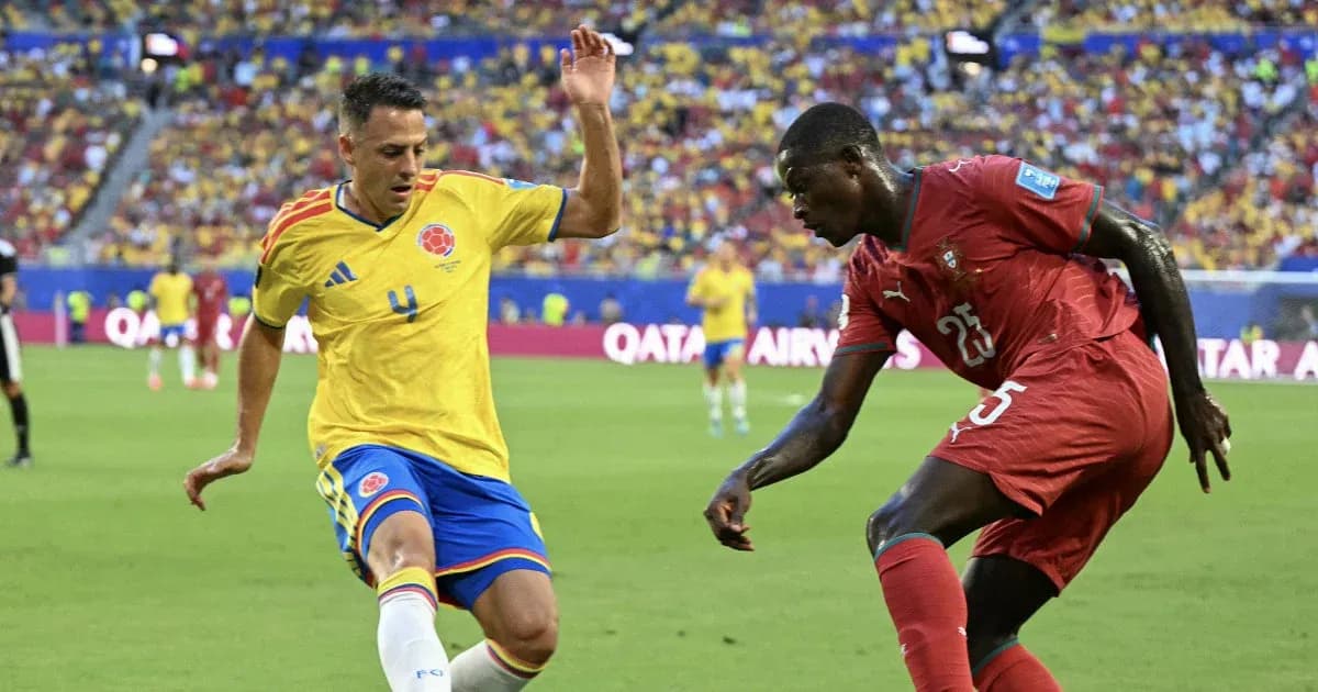Colombian and Moroccan players contesting for the ball