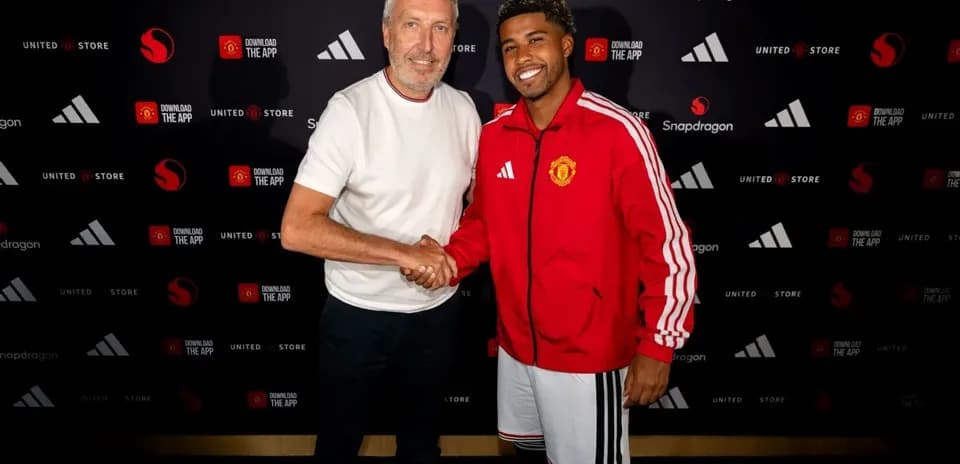 Two men shaking hands at Manchester United event