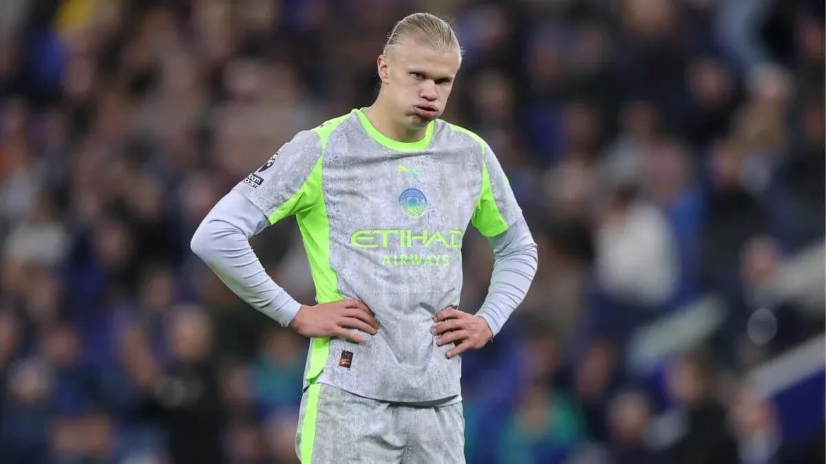 Player in Manchester City kit during match