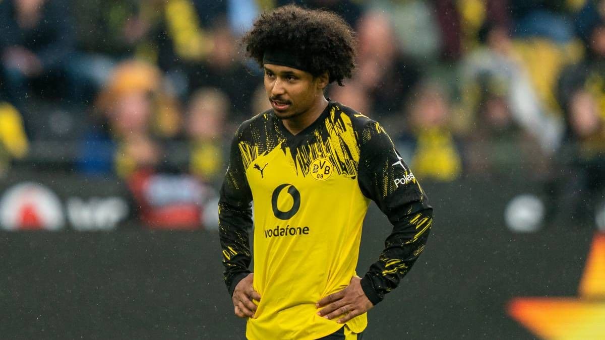 Player in Borussia Dortmund kit during match