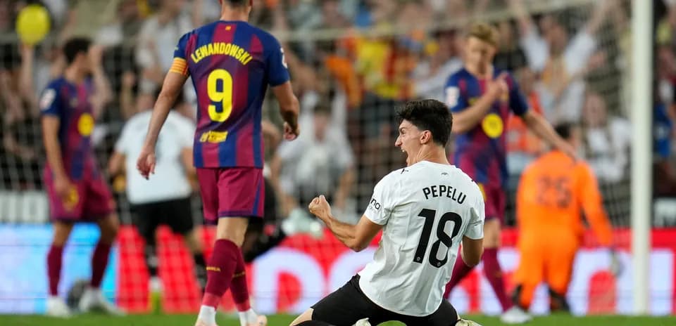 Pepelu celebrating goal against Barcelona