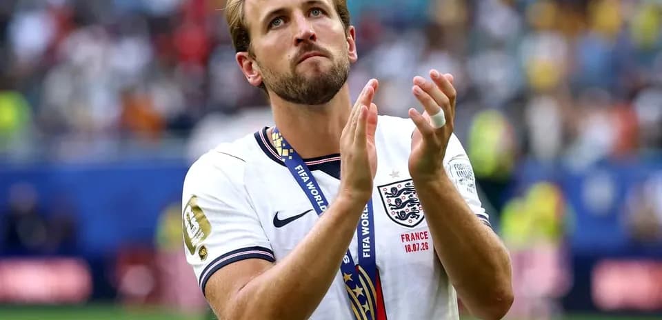 Player applauding with bronze medal after match