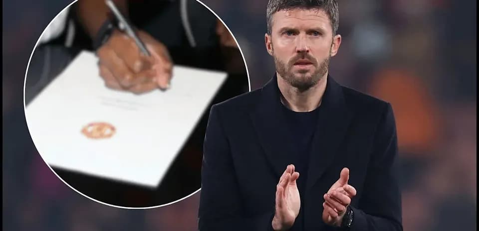 Michael Carrick applauding during a signing event