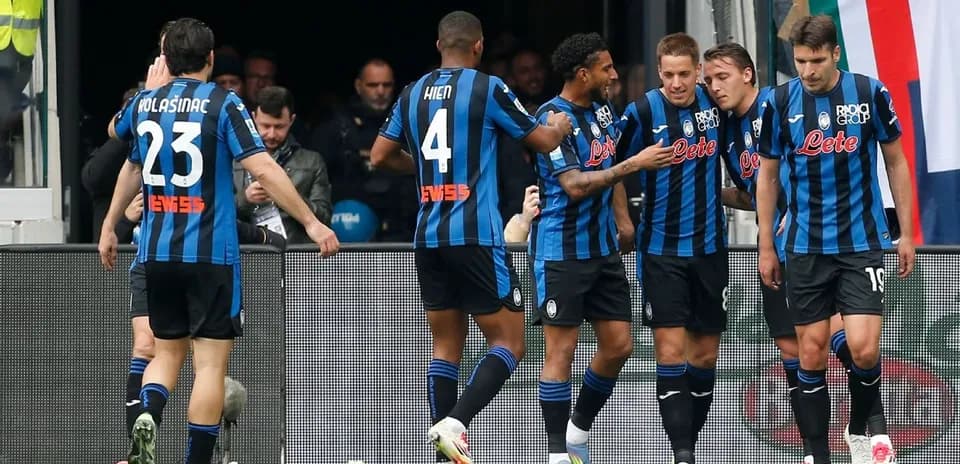 Atalanta players celebrating a goal during match