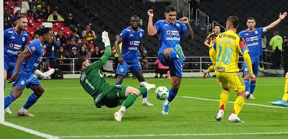 Cruz Azul player shooting at goal against America