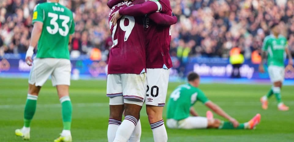 West Ham players celebrating a goal