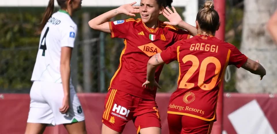 Roma W players celebrating a goal during match