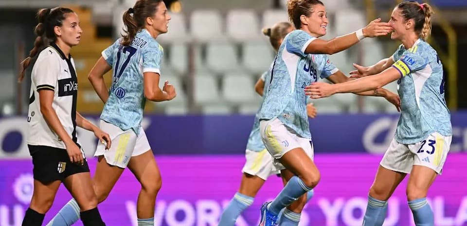Juventus Women celebrating goal against Parma Women