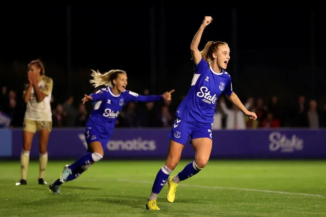 Everton player celebrating goal against Leicester City
