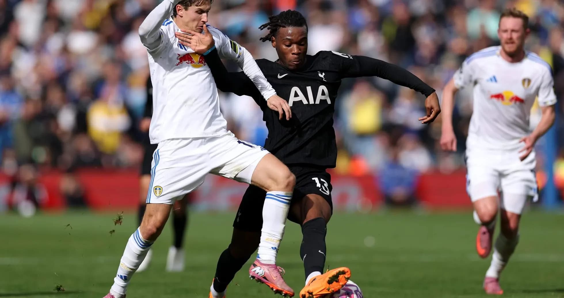 Player contesting ball during Tottenham vs Leeds match