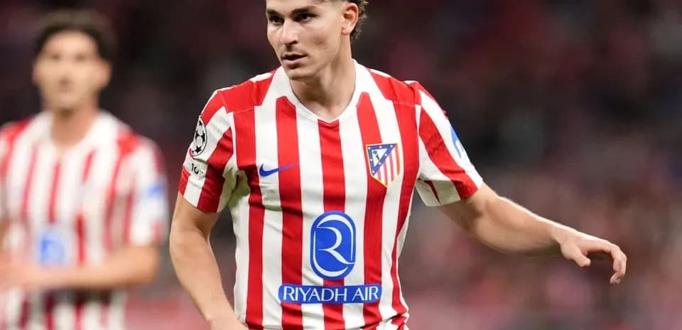 Player in Atlético Madrid kit during match action