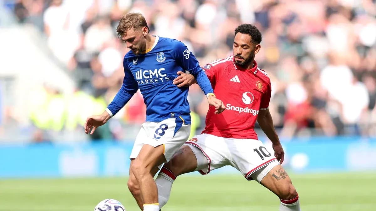 Everton player challenged by Manchester United opponent