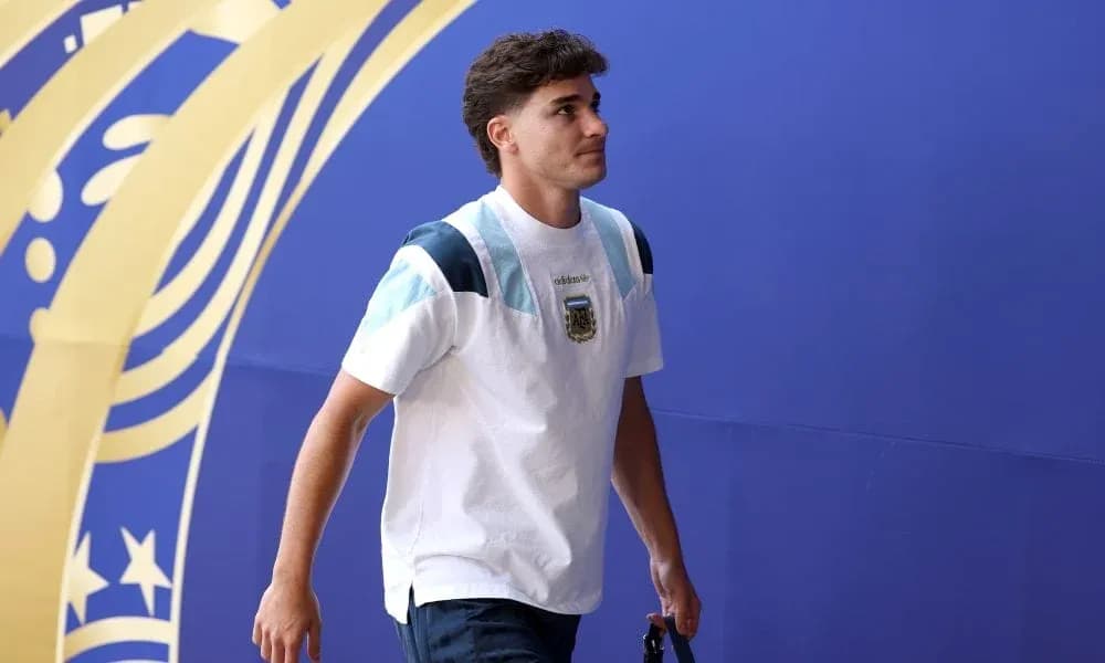 Player walking towards the venue in team shirt