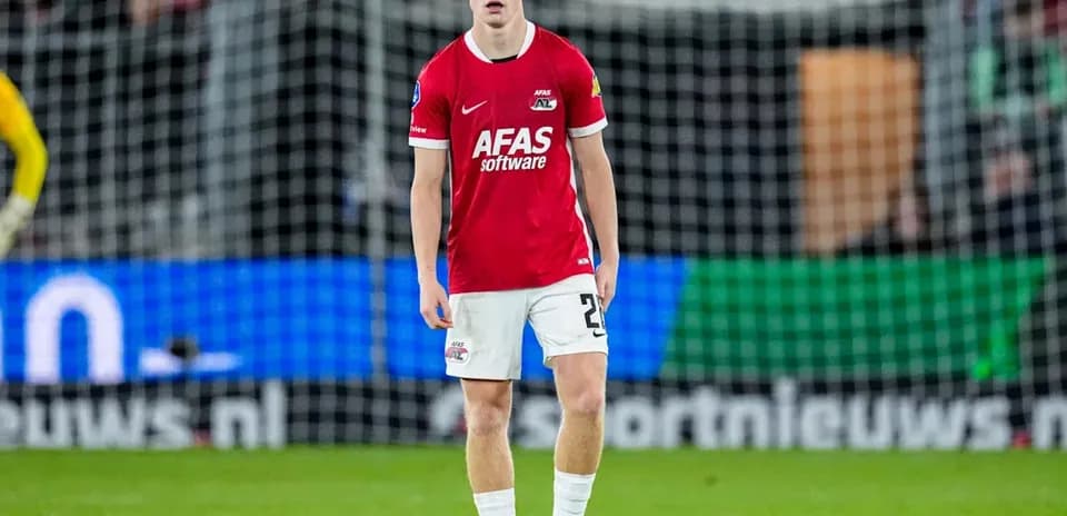 Player in red AZ Alkmaar kit on the field