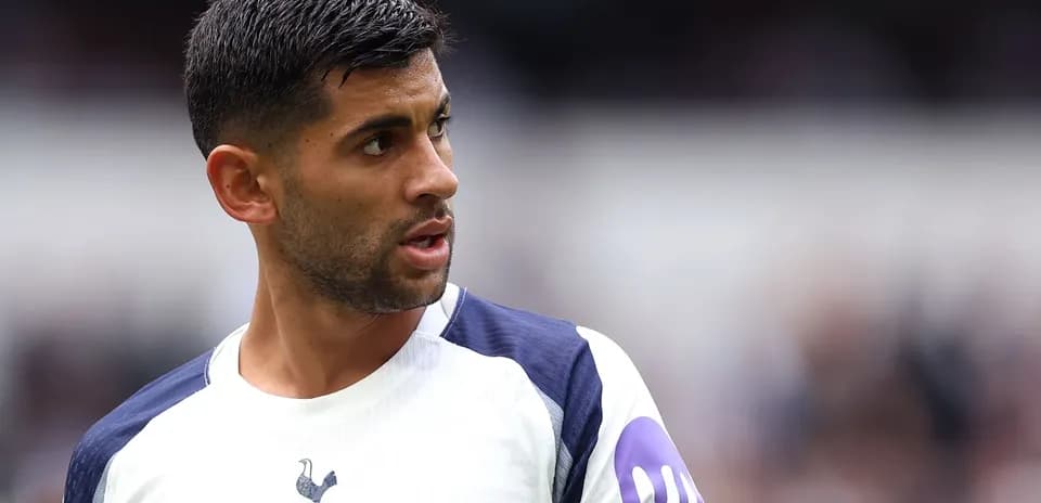 Player wearing Tottenham kit during match