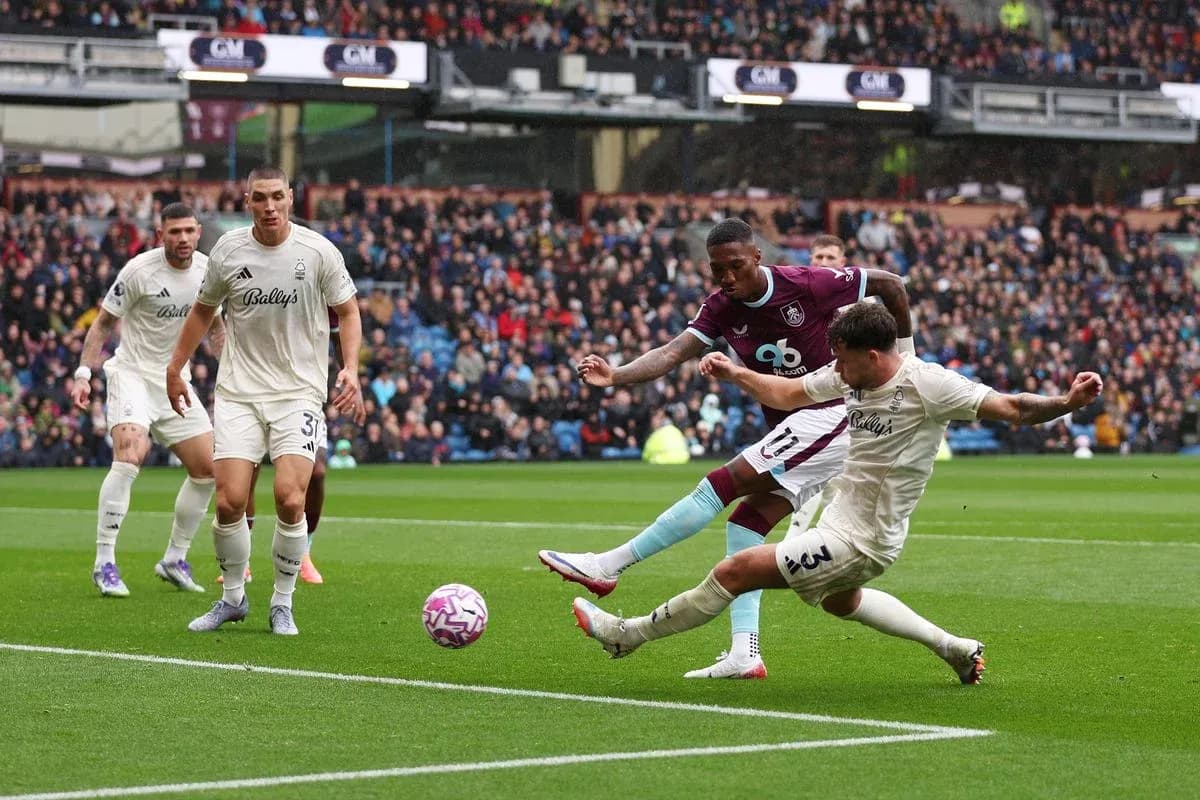 Players contesting for the ball during match
