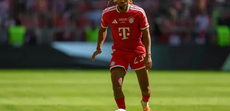 Player running with ball during Bayern Munich match