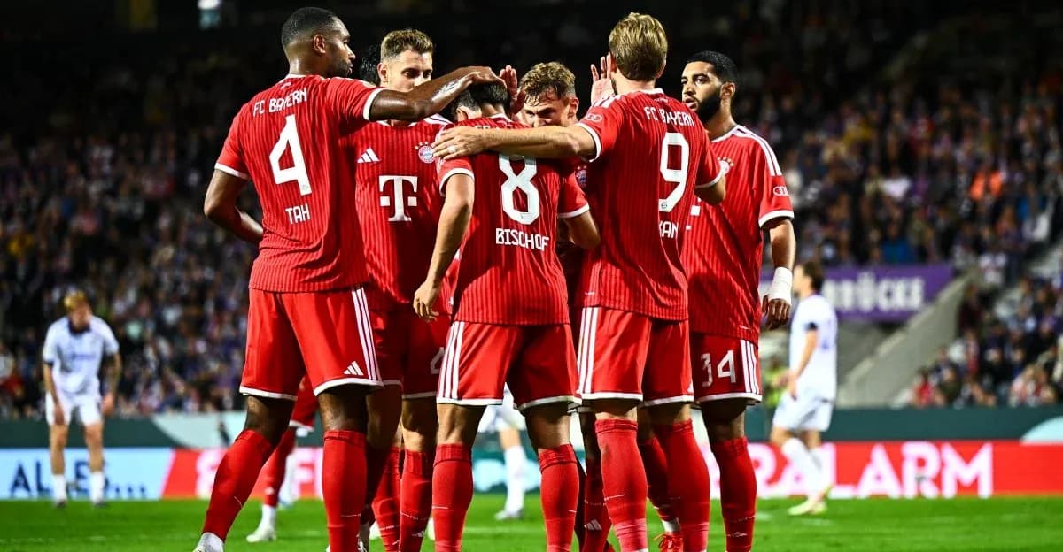 FC Bayern players celebrating a goal together