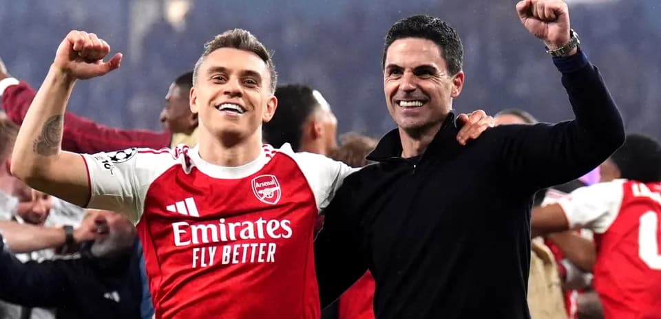 Arsenal player and manager celebrating together