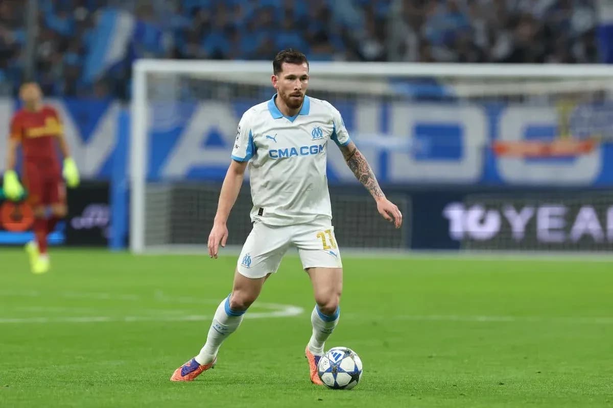 Marseille player controlling the ball during match