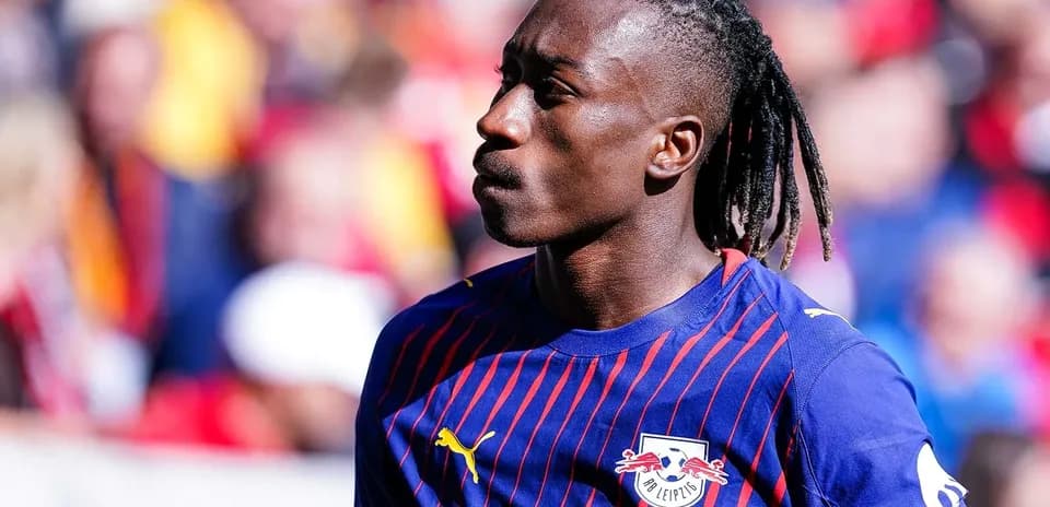 Player in RB Leipzig kit during match warm-up