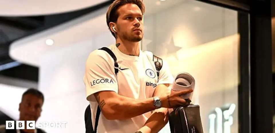 Player arriving at venue in Chelsea training kit