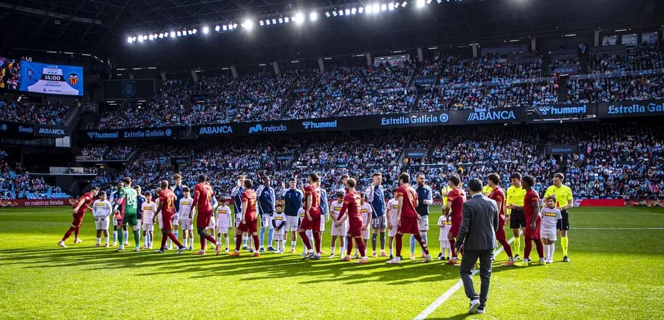 Teams shaking hands before Valencia vs Celta Vigo match