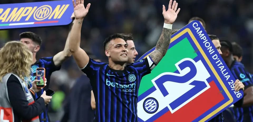Lautaro Martínez celebrating with 'Campioni' banner
