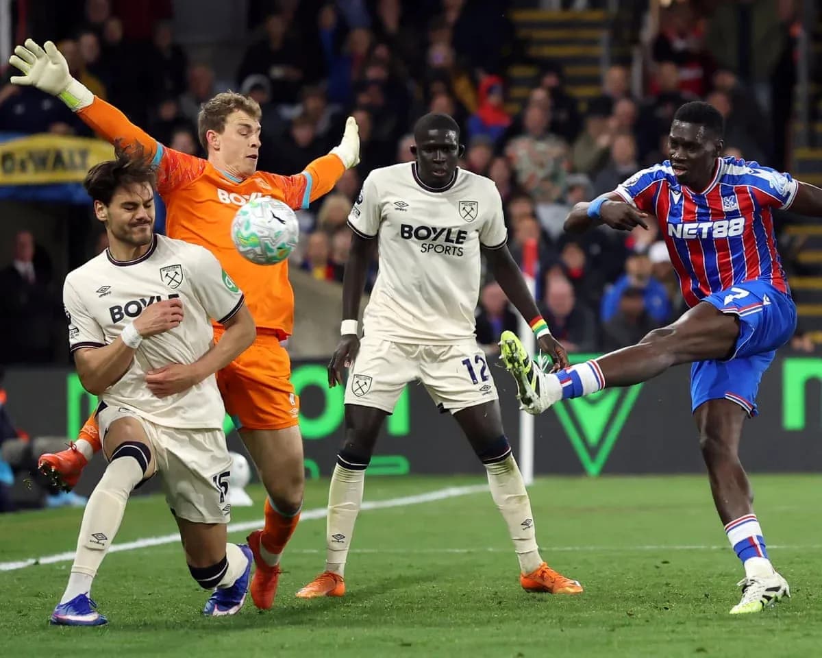 Crystal Palace player shoots during match against West Ham
